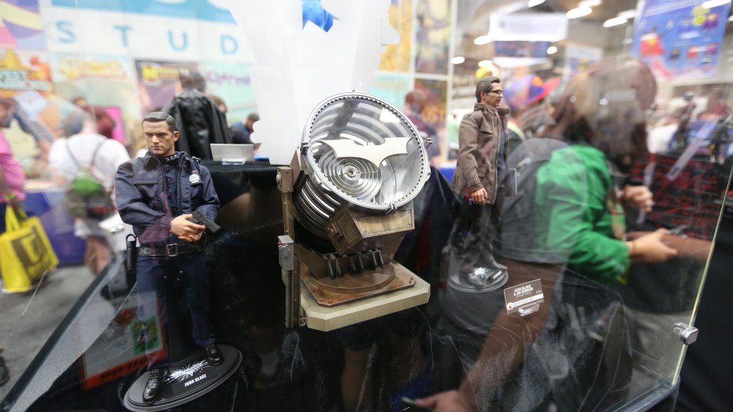 Костюмы, гаджеты и фигурки Бэтмена на Comic-Con 2015 - Изображение 44 Костюмы, гаджеты и фигурки Бэтмена на Comic-Con 2015 - Изображение 44