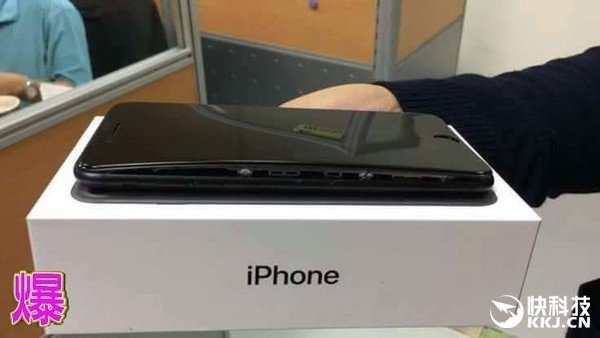 Apple берет пример у Samsung? Теперь один за другим взрываются iPhone - Изображение 3 Apple берет пример у Samsung? Теперь один за другим взрываются iPhone - Изображение 3